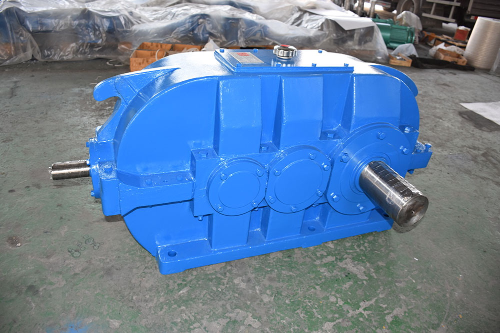 DCY280硬齒面齒輪減速機(jī).jpg